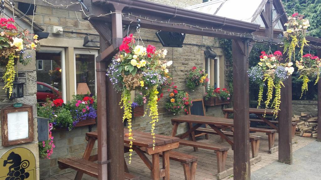The Rose And Crown Huddersfield Exterior foto